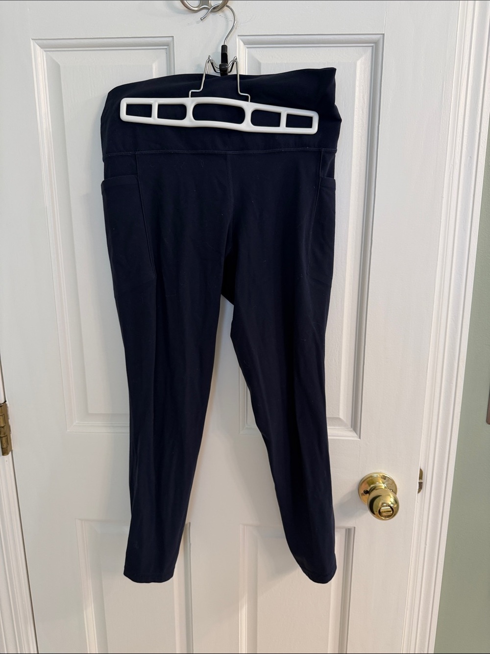 High-Waist Navy leggings with Side Pockets
